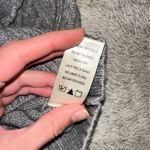 Chunky Knit Cropped Sweater - Picture 8 of 9